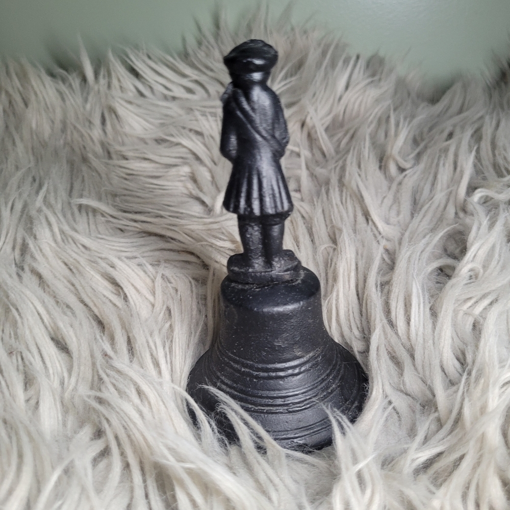 Vintage Cast Iron Soldier Dinner Bell - Picture 3 of 6